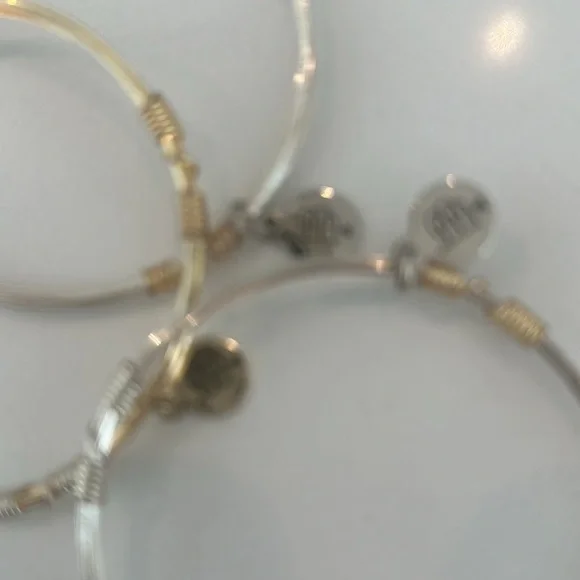 Bourbon and bowties, bangle bracelets, set of three, gold &silver mixed like new - Picture 8 of 8